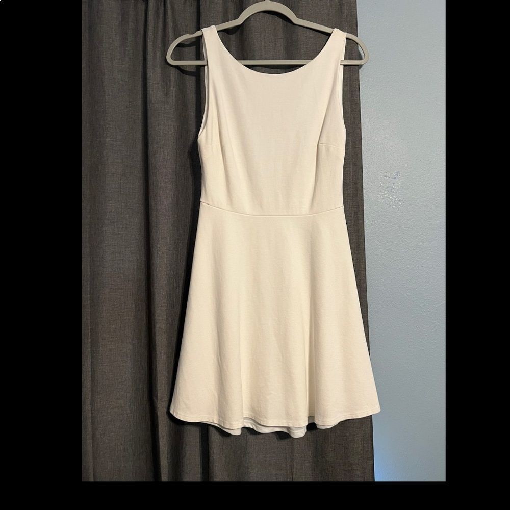 Lulu’s White Backless Vneck Cut Skater/ Cocktail Dress Size M